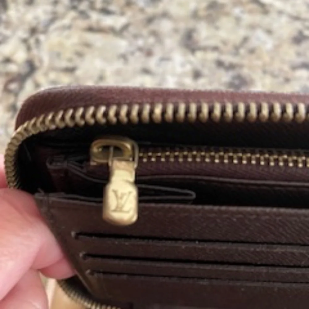 AUTHENTIC Louis Vuitton Zippy Organizer Damier Wallet with dust bag and box - Picture 4 of 13